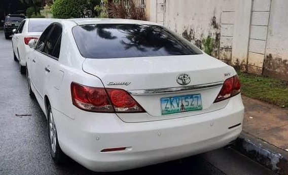 Sell White 2009 Toyota Camry in Makati-4