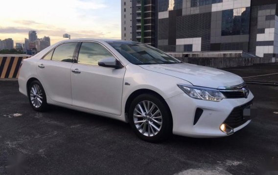 Sell White 2015 Toyota Camry in Parañaque-1