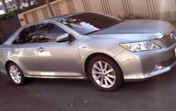 Selling Silver Toyota Camry 2014 in Makati-1