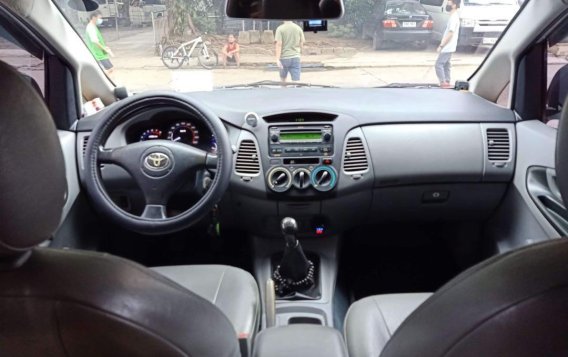 Selling Silver Toyota Innova 2006 in Makati-9