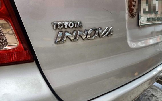 Selling Silver Toyota Innova 2006 in Makati-4