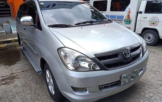 Selling Silver Toyota Innova 2006 in Makati-1