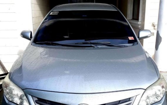 Selling Silver Toyota Corolla Altis 2013 in Taguig-1