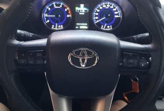 White Toyota Hilux 2016 for sale in Manila-7