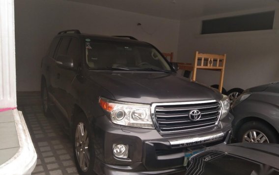 Selling Grey Toyota Land Cruiser 2014 in Makati-2