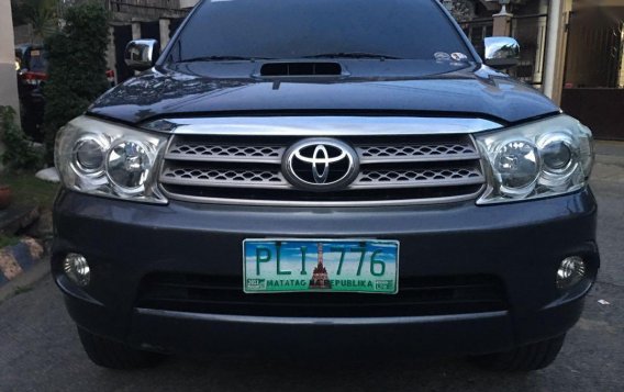 Black Toyota Fortuner 2010 for sale in Paranaque-3