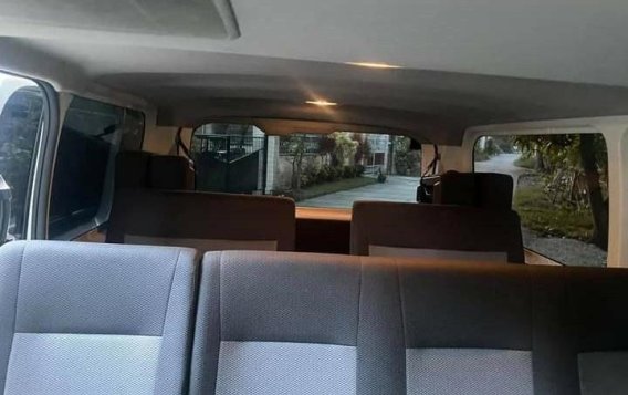 Selling White Toyota Hiace Commuter Deluxe 2020 in Manila-4