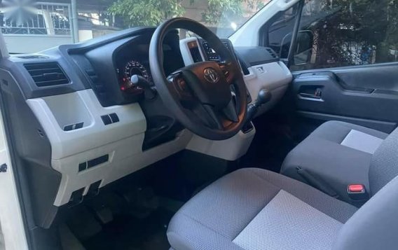 Selling White Toyota Hiace Commuter Deluxe 2020 in Manila-5