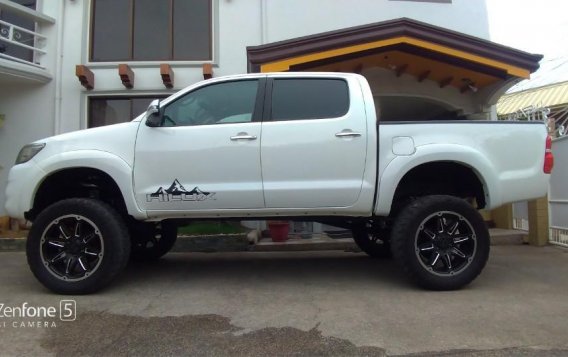 Selling White Toyota Hilux 2.5 G 2012 in Talisay-2