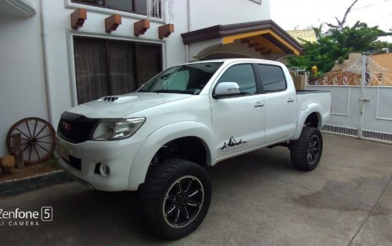 Selling White Toyota Hilux 2.5 G 2012 in Talisay-1