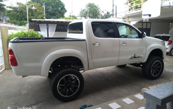 Selling White Toyota Hilux 2.5 G 2012 in Talisay-4