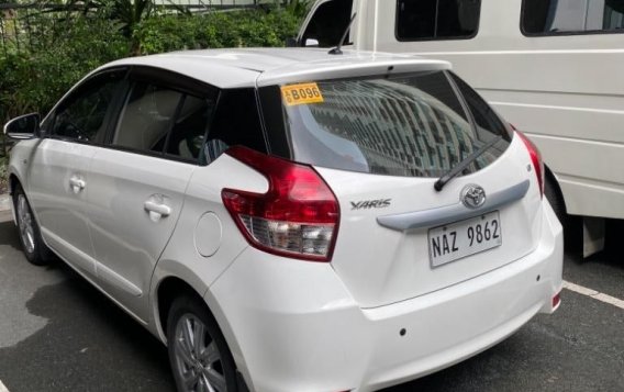 Selling White Toyota Yaris 2017 in Las Piñas-1