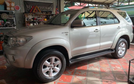Pearlwhite Toyota Fortuner 2007 for sale in Las Pinas