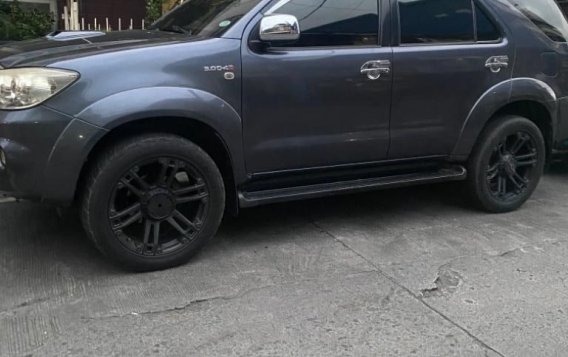 Silver Toyota Fortuner 2009 for sale in Manila-1