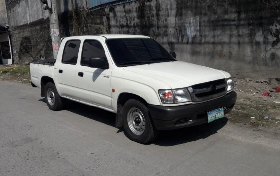 White Toyota Hilux 2003 for sale in Angeles-1