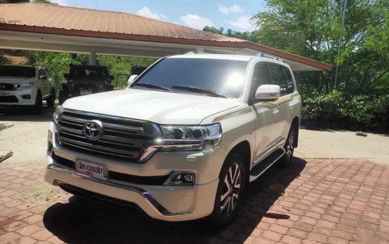 Selling White Toyota Land Cruiser 2019 in Manila