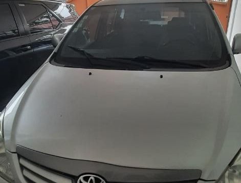 Selling Silver Toyota Innova 2011 in Quezon-1