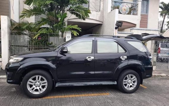 Selling Black Toyota Fortuner 2012 in Quezon-1