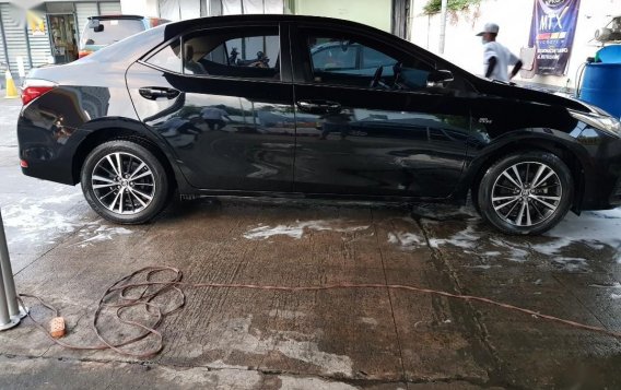 Selling Black Toyota Corolla Altis 2017 in Quezon-6