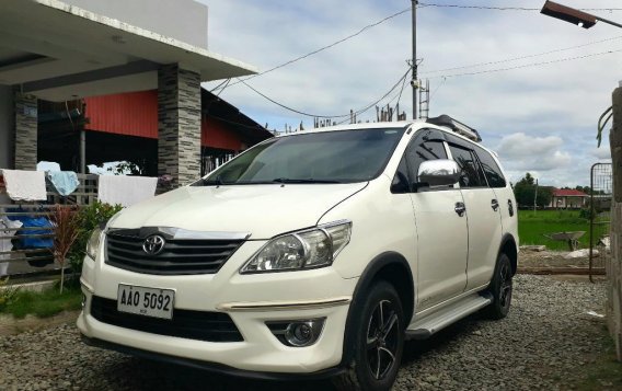 Selling White Toyota Innova 2014 in Gapan