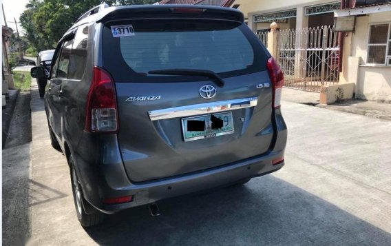 Selling Silver Toyota Avanza 2012 in Quezon