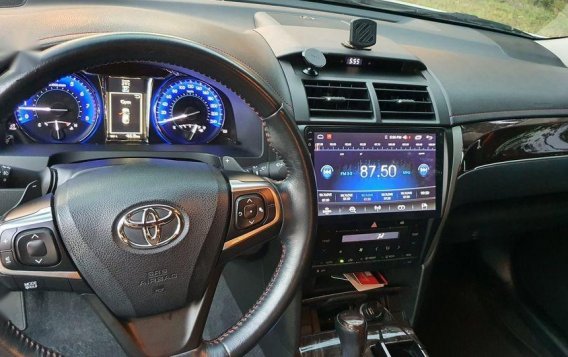 White Toyota Camry 2017 for sale in Manila-9