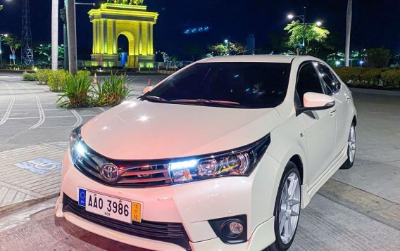 Pearlwhite Toyota Corolla Altis 2014 for sale in Pasig