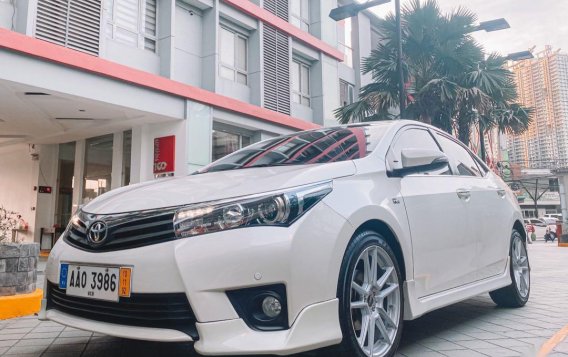 Pearlwhite Toyota Corolla Altis 2014 for sale in Pasig-4