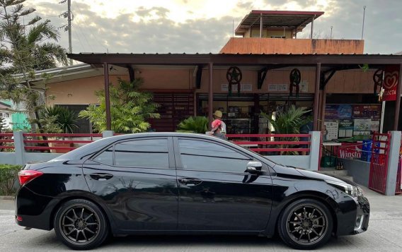 Selling Black Toyota Corolla Altis 2016 in Las Pinas