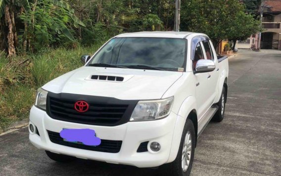 White Toyota Hilux 2013 for sale in Quezon-1