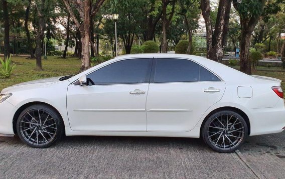 White Toyota Camry 2017 for sale in Manila-6