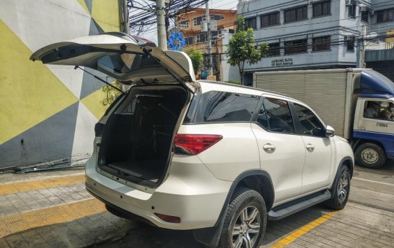 White Toyota Fortuner 2016 for sale in Mandaluyong-3