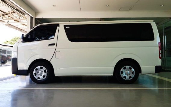 Selling White Toyota Hiace 2020 in Las Pinas-3