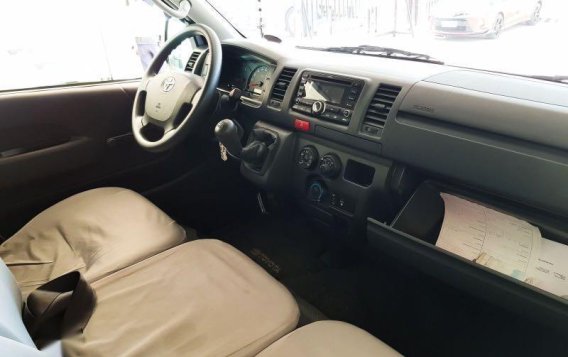 Selling White Toyota Hiace 2020 in Las Pinas-4