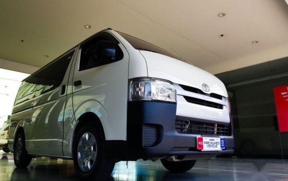 Selling White Toyota Hiace 2020 in Las Pinas-1