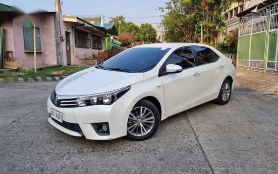 Selling White Toyota Corolla Altis 2016 in Caloocan