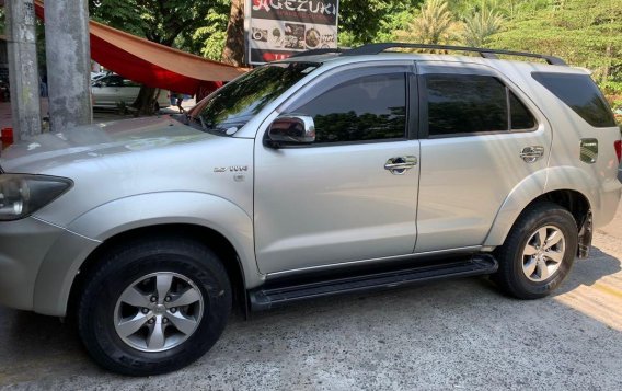 Selling Brightsilver Toyota Fortuner 2007 in Quezon-4