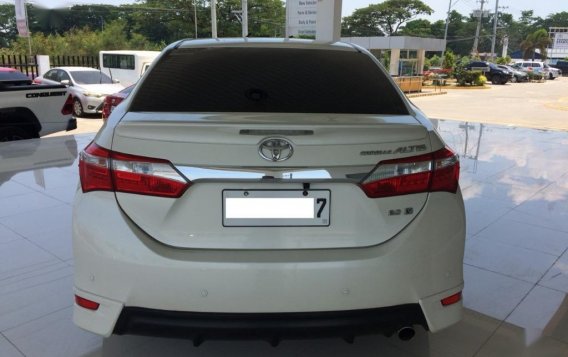 Selling White Toyota Corolla 2016 in Plaridel-8