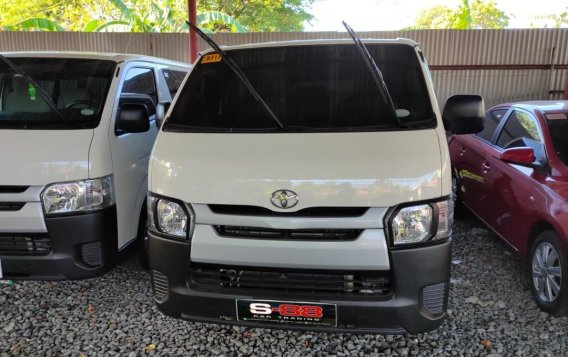 White Toyota Hiace 2020-1