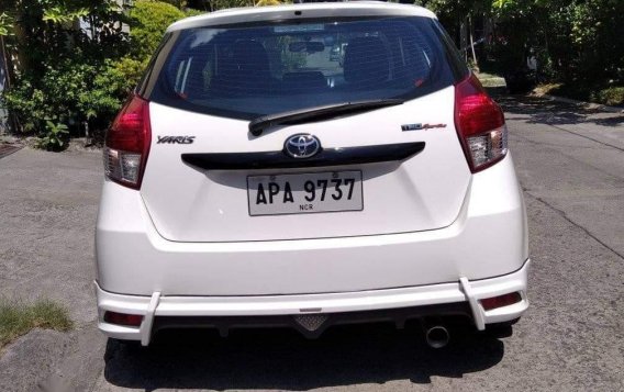  White Toyota Yaris 2015 -5