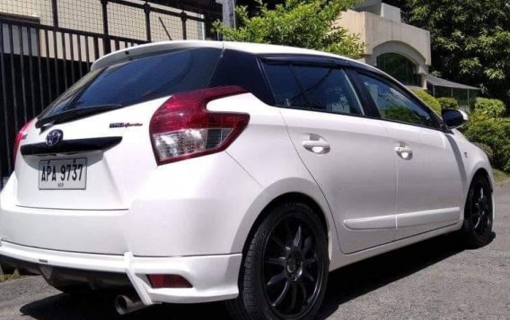  White Toyota Yaris 2015 -6