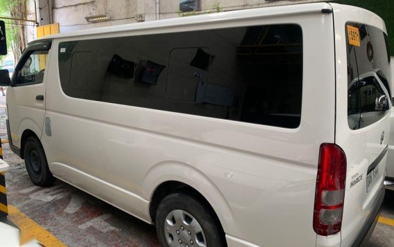 White Toyota Hiace 2018-1