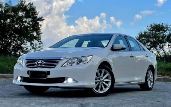 Pearl White Toyota Camry 2013-2