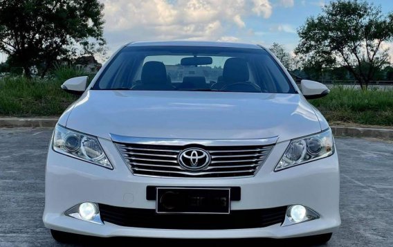 Pearl White Toyota Camry 2013-4