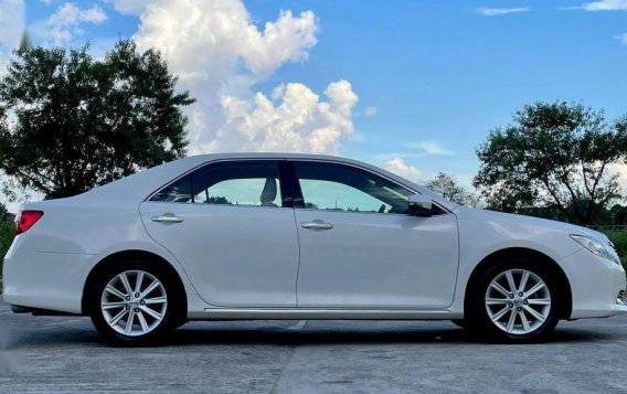 Pearl White Toyota Camry 2013-3