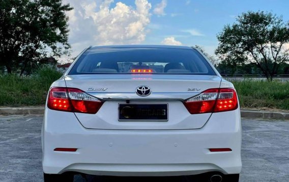 Pearl White Toyota Camry 2013-5