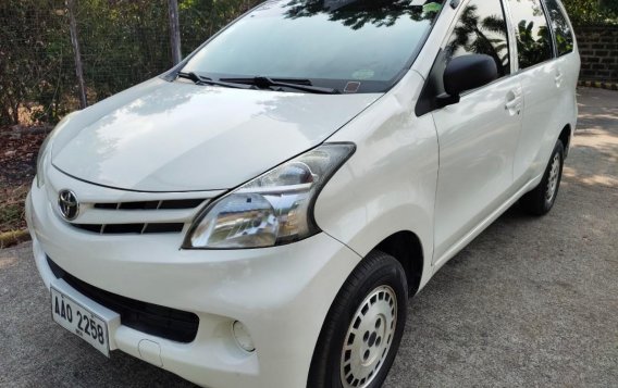 White Toyota Avanza 2014-1
