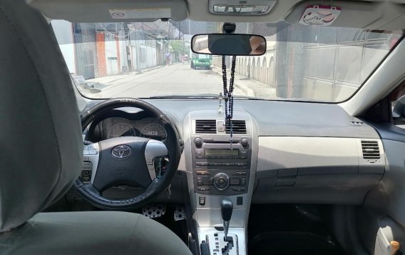 Sell 2013 Toyota Corolla Altis -8