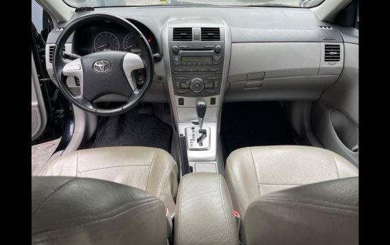Selling Toyota Corolla Altis 2013 Sedan-8