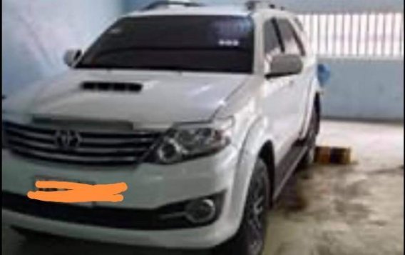 Sell White 2015 Toyota Fortuner-1